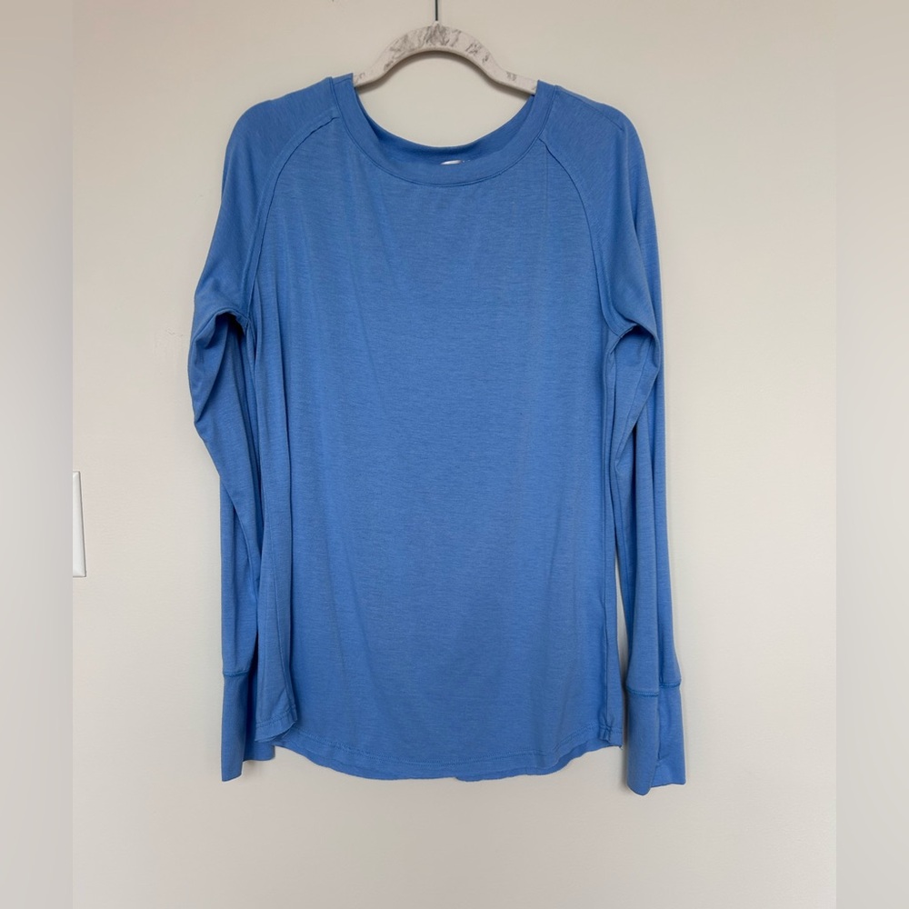 Everyday Lightweight Blue Long-Sleeve Crewneck Top